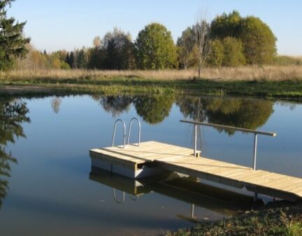 ECO Schwimmponton am Steg im Haanja Gebiet