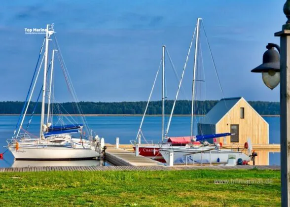 Schwerlast-Pontons von Top Marine für schwimmende Häuser in Polen
